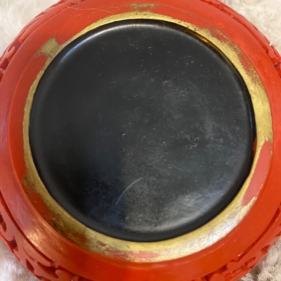 Vintage Chinese Red Cinnabar intricate carved floral trinket box. - Picture 8 of 16